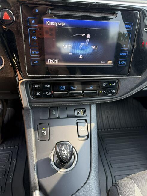 Toyota Auris 1.8 HSD 136KM Serwisowany Kamera Ładny stan LIFT