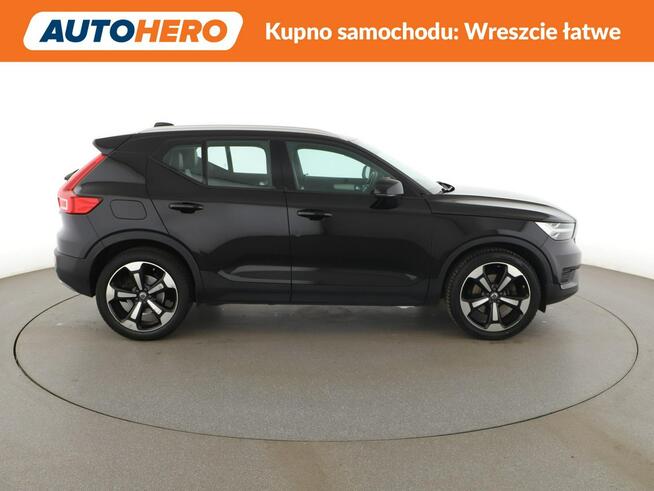 Volvo XC 40 2.0T4 Automat Momentum Nawigacja Tempomat Grzana Kierownica Kamera LED