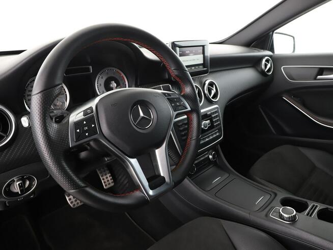 Mercedes A 180 automat skóra/alcantara bi-xenon kamera i czujniki parkowania