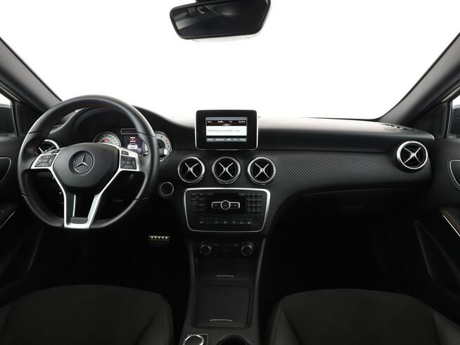 Mercedes A 180 automat skóra/alcantara bi-xenon kamera i czujniki parkowania