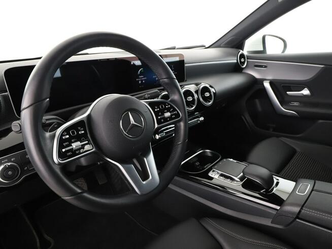Mercedes A 180 180d Automat Navi Tempomat Grzane Fotele MBUX PArkAssist Kamera LED