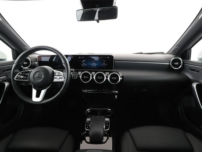 Mercedes A 180 180d Automat Navi Tempomat Grzane Fotele MBUX PArkAssist Kamera LED