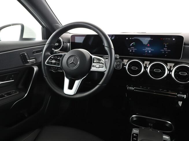 Mercedes A 180 180d Automat Navi Tempomat Grzane Fotele MBUX PArkAssist Kamera LED