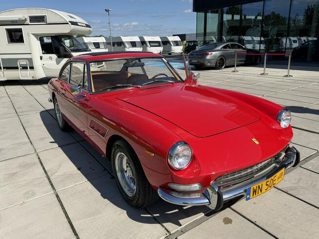 Ferrari 330 GT 2+2 – 1967 Klasyczna włoska motoryzacja
