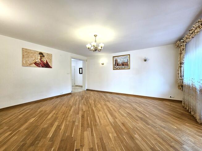 Elegancki dom wolnostojący pod Warszawą / Urzut / Zamiana na mieszkania