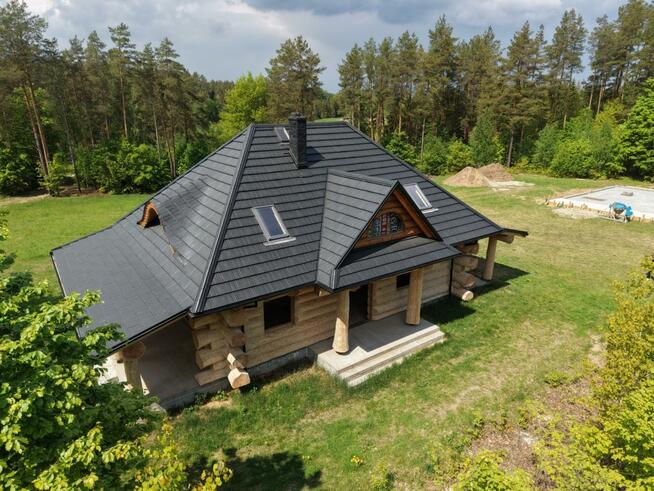Wyjątkowy dom z bala świerkowego nad jeziorem