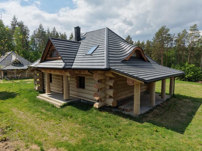 Wyjątkowy dom z bala świerkowego nad jeziorem
