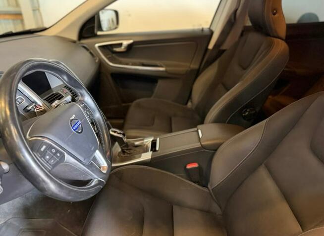 Volvo XC 60 2.0d4 181KM automat pół skóry ledy bi xenon Navi Webasto serwis 1.r.gw