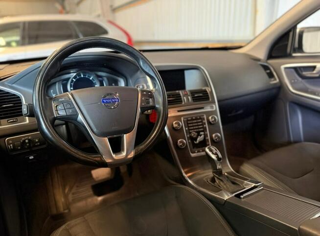 Volvo XC 60 2.0d4 181KM automat pół skóry ledy bi xenon Navi Webasto serwis 1.r.gw