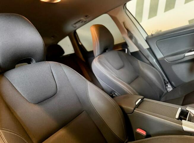 Volvo XC 60 2.0d4 181KM automat pół skóry ledy bi xenon Navi Webasto serwis 1.r.gw