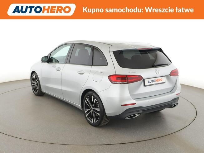 Mercedes B 180 automat full LED półskóra navi grzane fotele kamera 360 i czujniki par