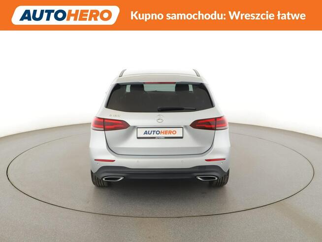 Mercedes B 180 automat full LED półskóra navi grzane fotele kamera 360 i czujniki par