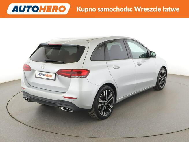 Mercedes B 180 automat full LED półskóra navi grzane fotele kamera 360 i czujniki par