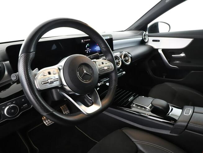 Mercedes CLA 200 AMG Line automat 163KM panorama navi grzane fotele kamera MBUX