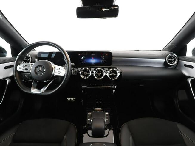 Mercedes CLA 200 AMG Line automat 163KM panorama navi grzane fotele kamera MBUX