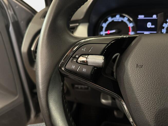 Škoda Fabia Combi Ambition 1.0TSI 95KM M5 2022 r., s. PL, przebieg 27tys.km, koła