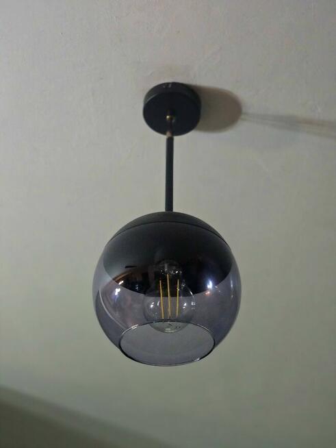 Lampy wiszące czarne nad wyspę kuchenną