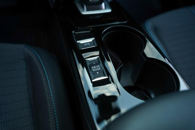 Peugeot 208 130KM EAT8 Elixir Red perła 3D i-Cockpit Keyless Kamera 180 VAT Marża