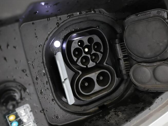 BMW iX1 EV 4x4 full LED jasne skóry live cocpit kamery asystenci