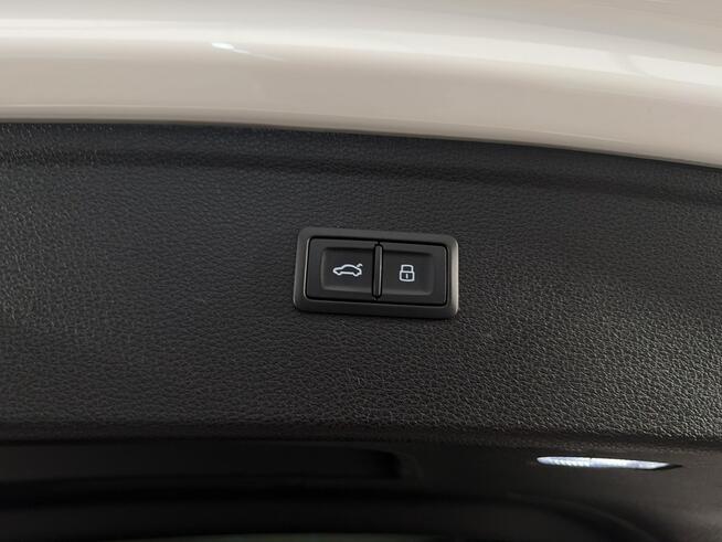 Audi Q5 VAT 23% Advanced 40TDI mHEV 204KM S-tronic quattro 22/23 r., s. PL V
