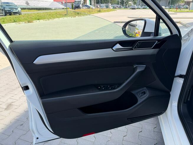 Volkswagen Passat 1.6 / 120KM FULL LED Automat Nawigacja Tempomat Alufelgi Czujniki Park