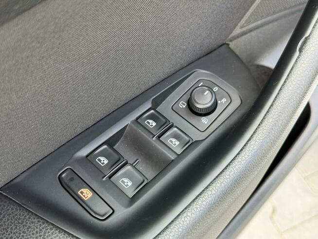 Volkswagen Passat 1.6 / 120KM FULL LED Automat Nawigacja Tempomat Alufelgi Czujniki Park
