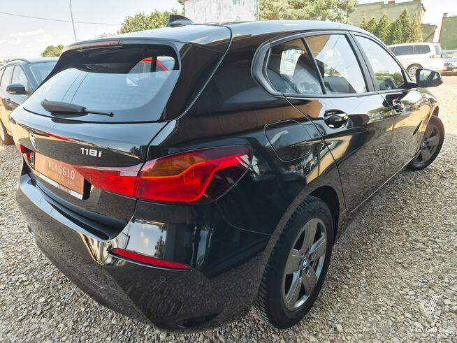 BMW 118i Advantage 140km PDC klima NAVI serwis BEZWYPADEK 2020