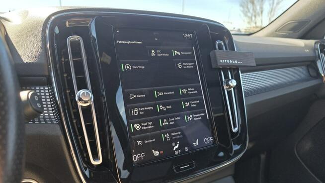 Volvo XC 40 biała perła R design AWD
