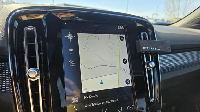 Volvo XC 40 biała perła R design AWD