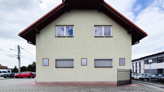 Dwupoziomowy lokal komercyjny 100m2 z parkingiem