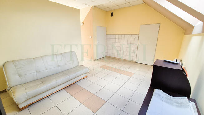 Dwupoziomowy lokal komercyjny 100m2 z parkingiem