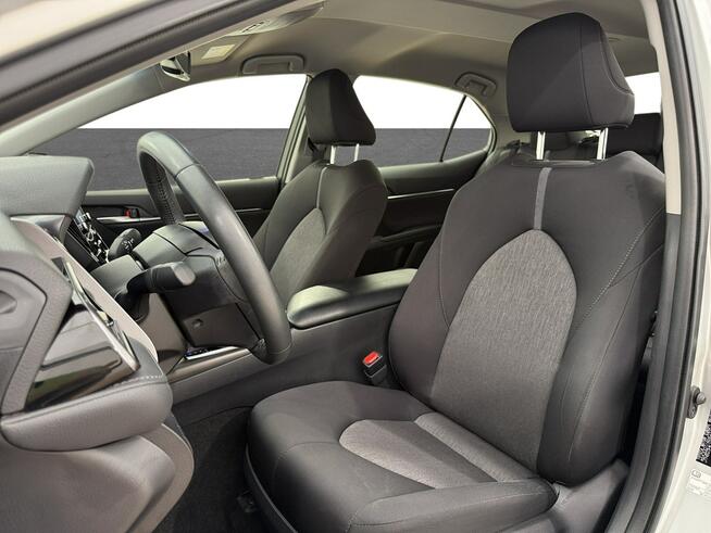 Toyota Camry 2.5 Hybrid Comfort CVT Sedan