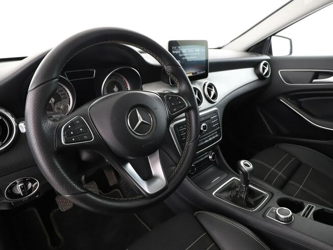 Mercedes GLA 180 pdc grzane fotele bixenon+led tempomat navi auto klima