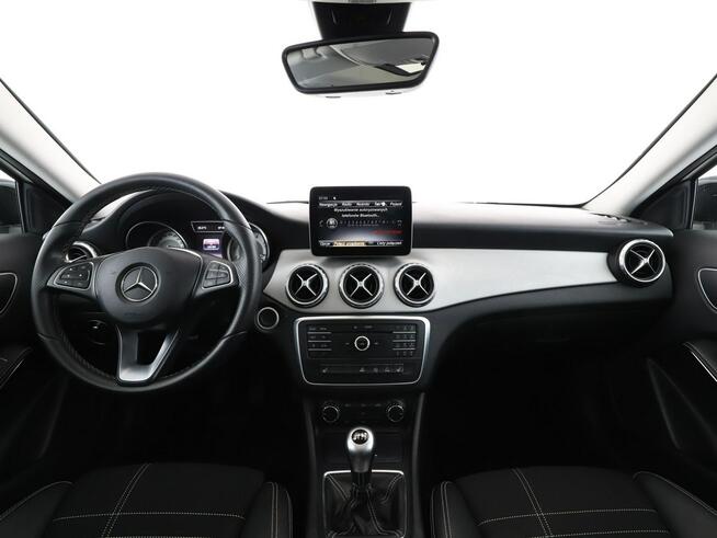 Mercedes GLA 180 pdc grzane fotele bixenon+led tempomat navi auto klima