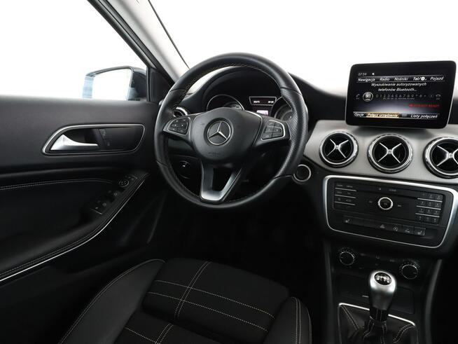 Mercedes GLA 180 pdc grzane fotele bixenon+led tempomat navi auto klima