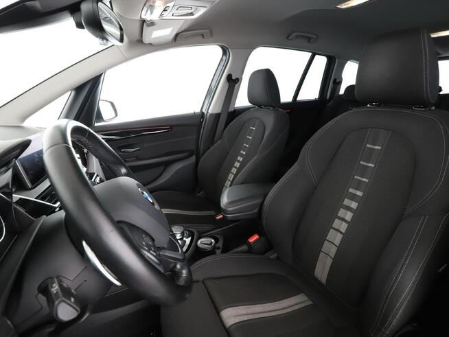 BMW 220 7 os. automat full LED navi klima auto grzane fotele czujniki parkowan