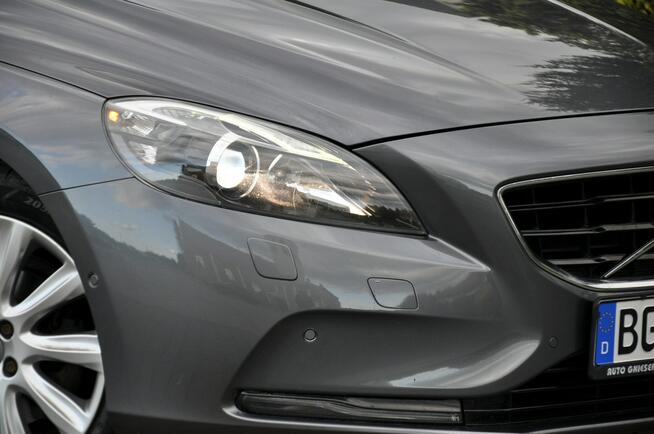 Volvo V40 1.6d(115KM)*Lift*Xenon*Led*Virtual*Kamera*Parkt Asista*Alu17"ASO FULL