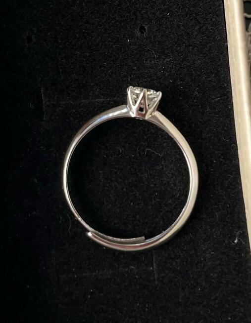 Pierścionek moissanite z certyfikatem