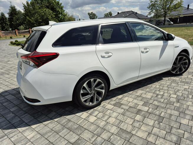 Toyota Auris 1.8 hybrid climatronic kamera grzane fotele