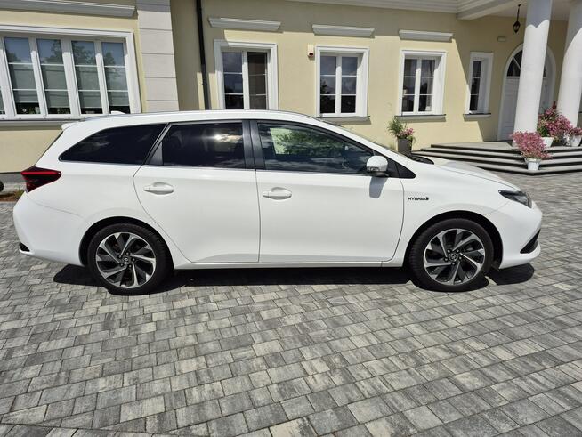 Toyota Auris 1.8 hybrid climatronic kamera grzane fotele
