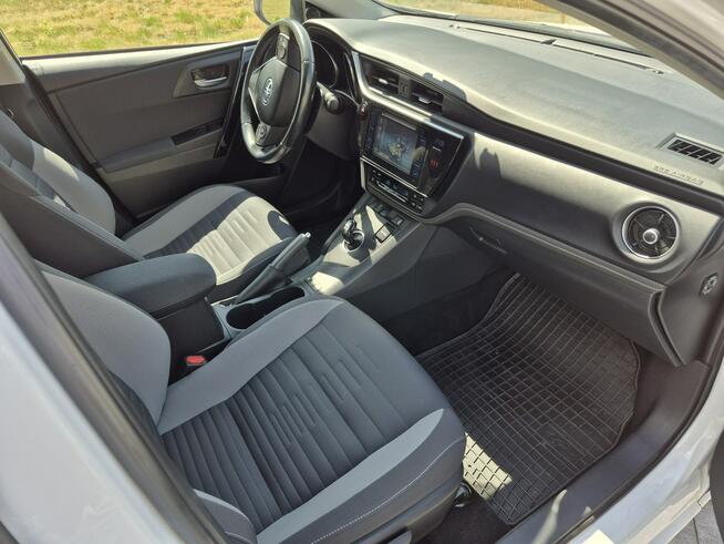 Toyota Auris 1.8 hybrid climatronic kamera grzane fotele