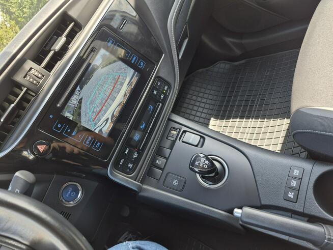 Toyota Auris 1.8 hybrid climatronic kamera grzane fotele