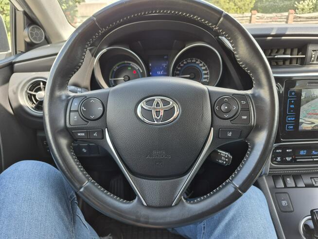 Toyota Auris 1.8 hybrid climatronic kamera grzane fotele