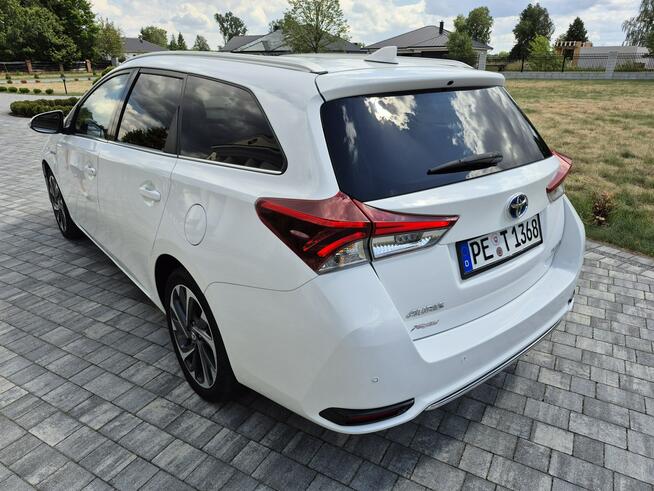 Toyota Auris 1.8 hybrid climatronic kamera grzane fotele