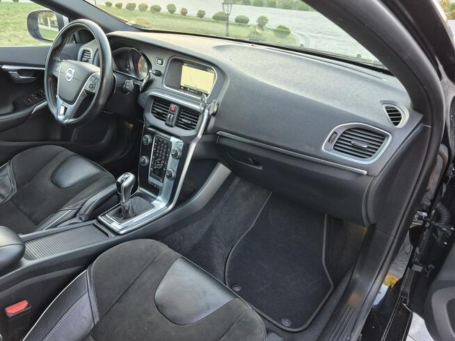 Volvo V40 2.0d 190km R-DESIGN navi full led chromy