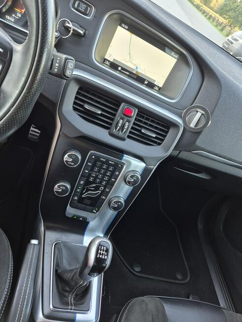 Volvo V40 2.0d 190km R-DESIGN navi full led chromy