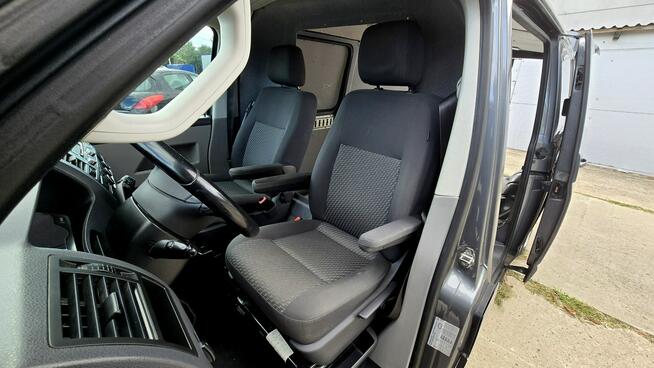 Volkswagen Transporter drzwi suwane z lewej i z prawej strony z dociągami, lampy ksenonowe, n