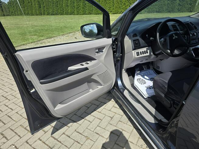 Mitsubishi Grandis 2,4Benz. Parktronic.7 Foteli.Klimatyzacja.Parktronic.Hak