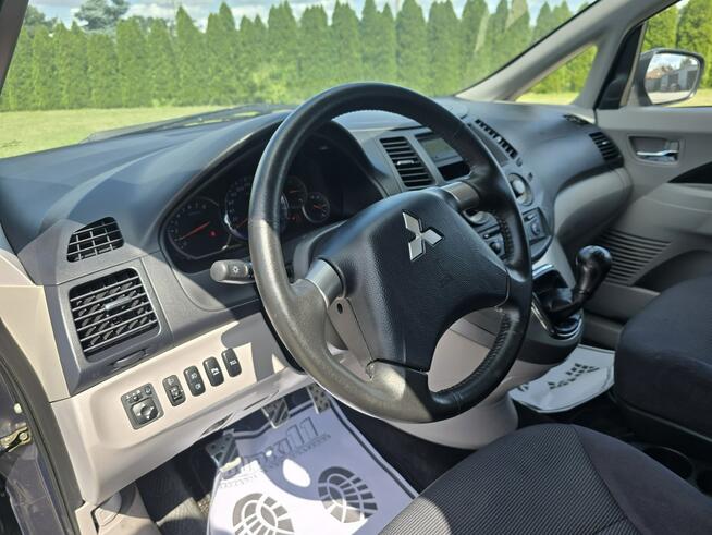Mitsubishi Grandis 2,4Benz. Parktronic.7 Foteli.Klimatyzacja.Parktronic.Hak