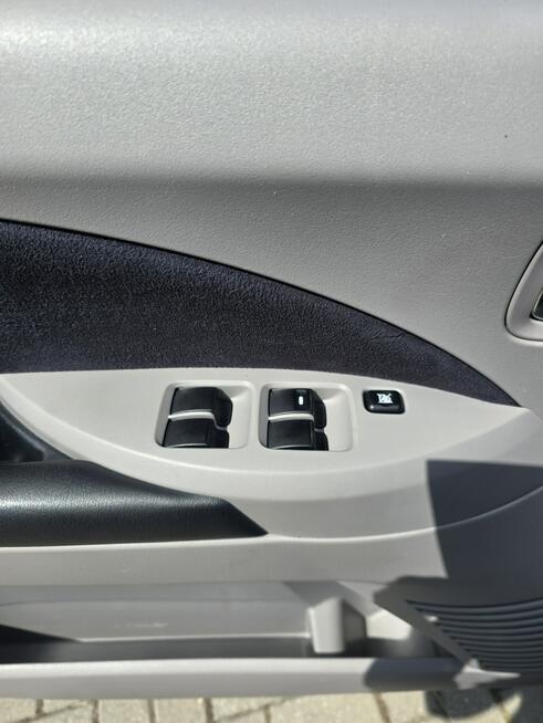Mitsubishi Grandis 2,4Benz. Parktronic.7 Foteli.Klimatyzacja.Parktronic.Hak